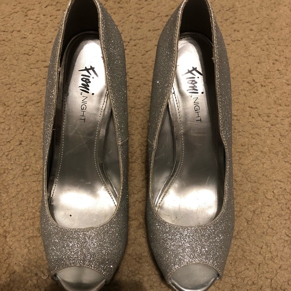 Heels - Picture 2 of 3